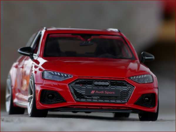 1:18 Audi RS4 Avant (B9) RED EDITION